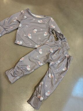 Girls' Cozy Gray Sheep Print Pajama Set - Long Sleeve & Pants